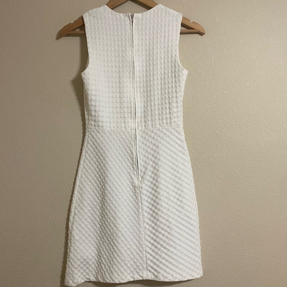 Theory Raneid White Textured Shift Dress - Picture 4 of 6